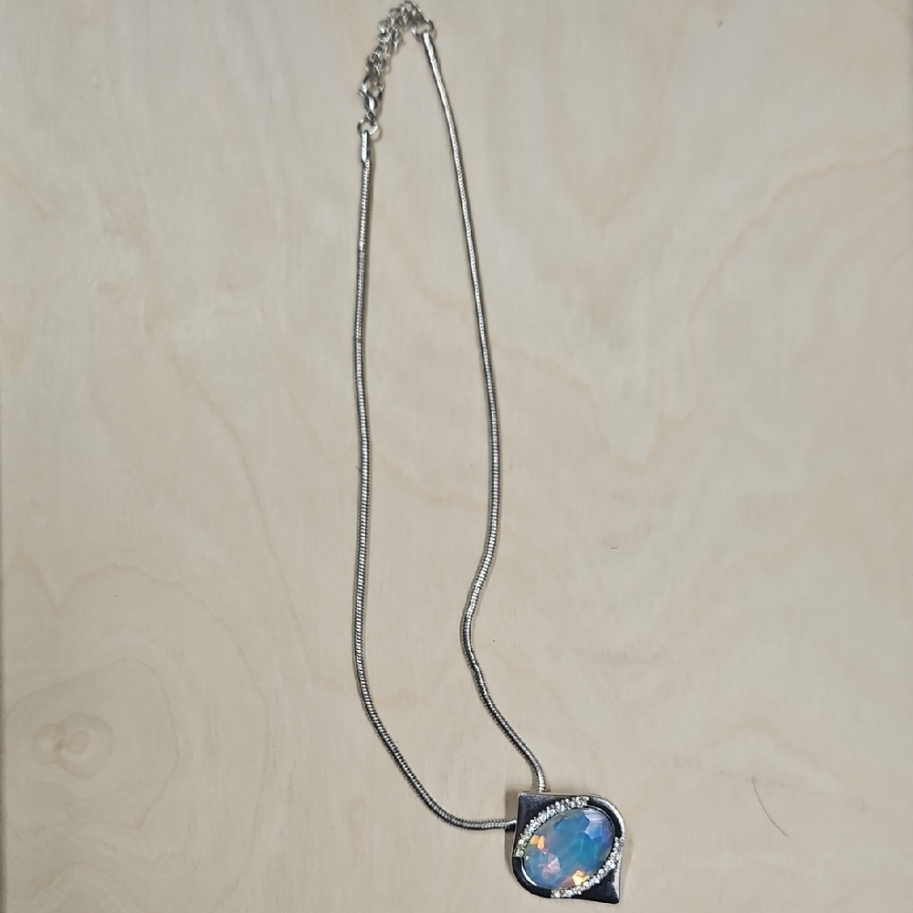 Elegant Silver Necklace with Opal Pendant